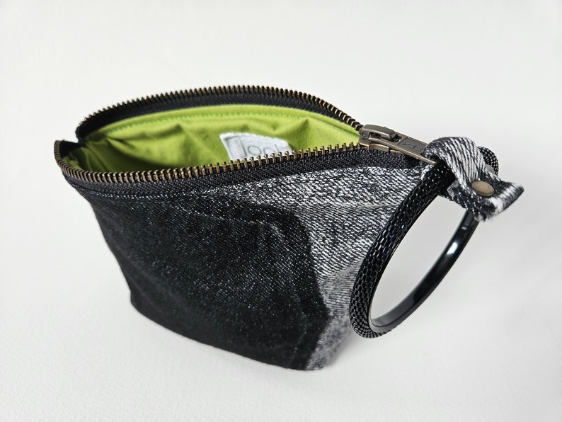 Denim Pouch. Upcycled Denim Bag. Denim Clutch. 80's. Acid Wash. Cosmetic Bag. Makeup Bag. Denim Wristlet. image 5