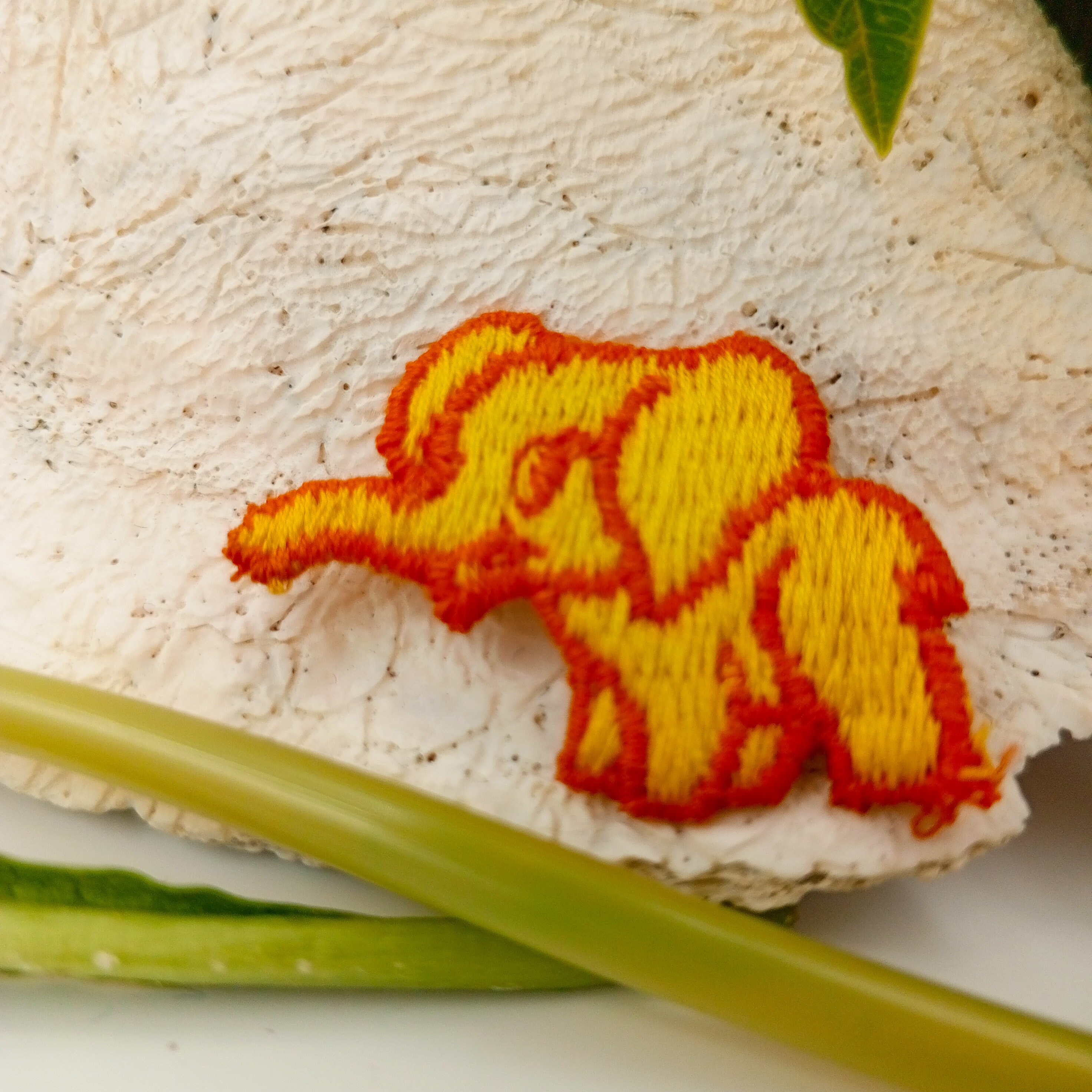 Red Panda Iron On Sew On Full Embroidered Patch Appliqués Badge Crafts - Foto 3