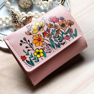 Carteira de couro floral pintada à mão para mulheres, PRONTA para ENVIO Carteira tripla feminina, pintada com flores, presente colorido pintado à mão, presente para ela