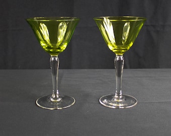 Juego de 2 vasos de chupito vintage de color verde claro con tallo, estilo mediados de los 60.