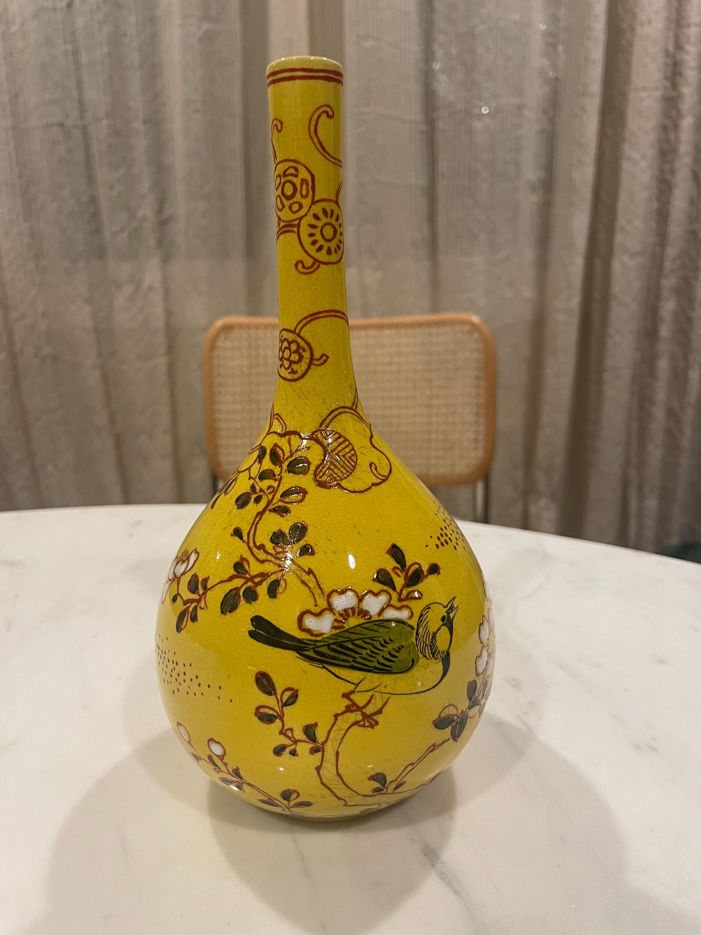 鳥と花のデザインが施されたヴィンテージの黄色の磁器の花瓶 高さ8.5