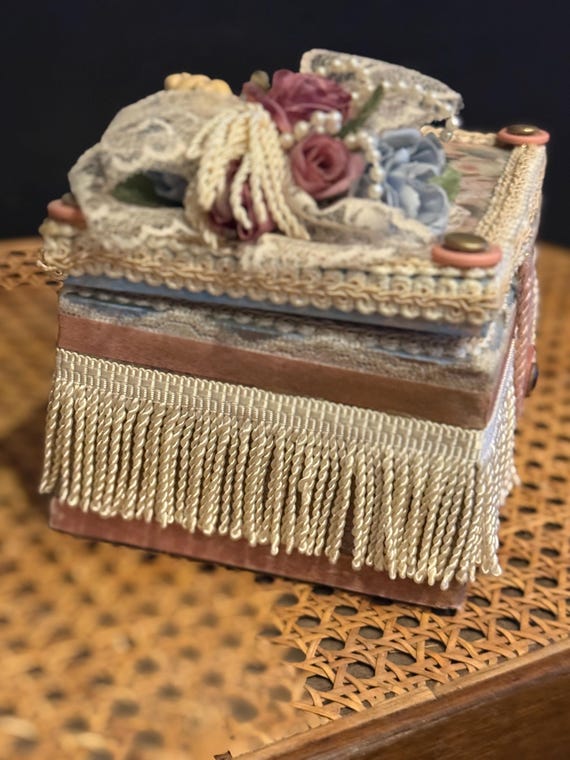 Victorian Shabby Chic Keepsake Box View 4