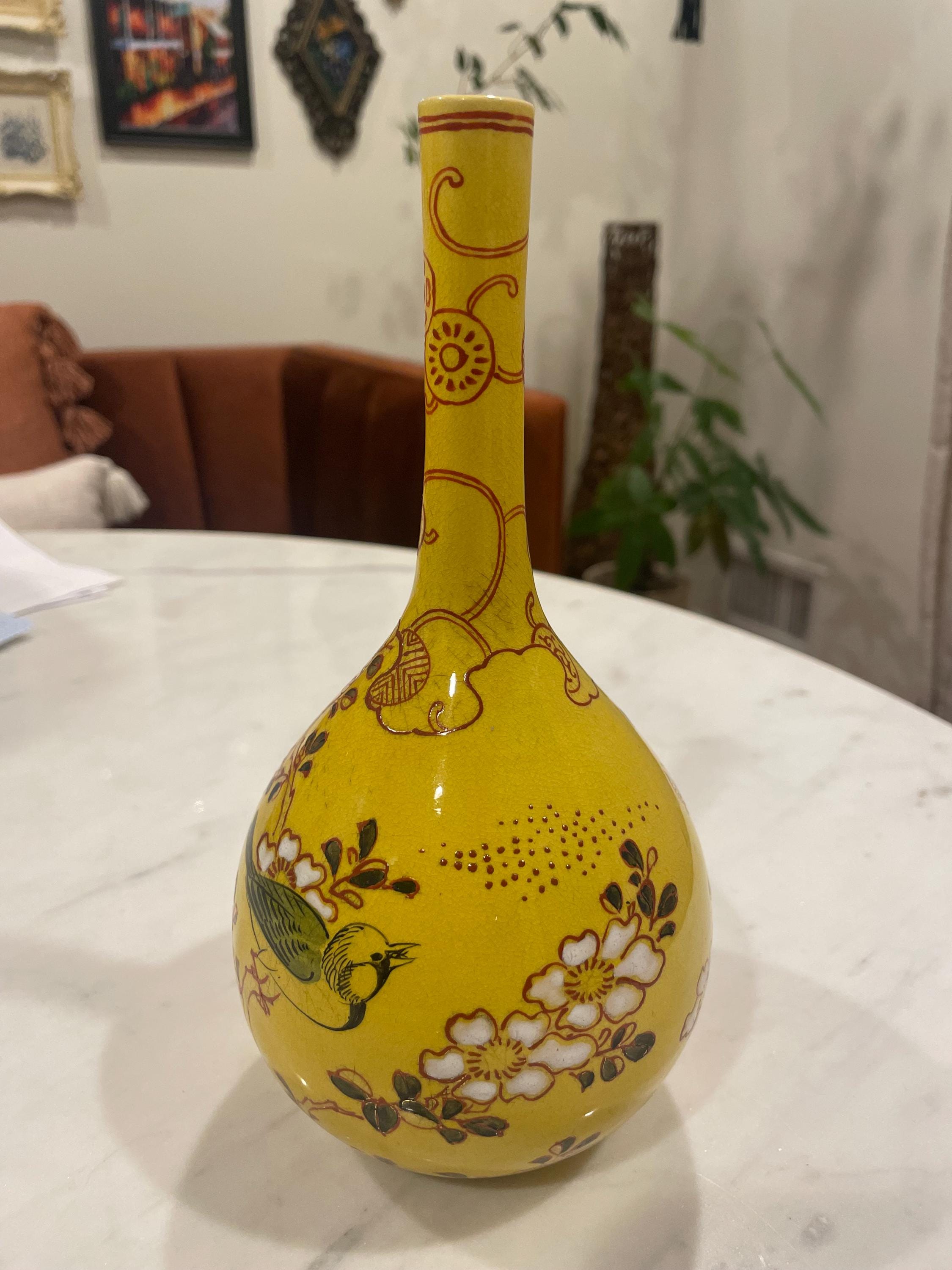 鳥と花のデザインが施されたヴィンテージの黄色の磁器の花瓶 高さ8.5