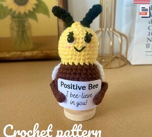 Abeille En Crochet émotionnelle - Décoration De Bureau Mignonne, Avec Carte Cadeau, Idéale Pour Offrir (Noël, Anniversaire, Fête Des Mères)