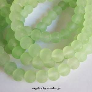 25pcs - 8mm Frosted Pale Mint Green round Matte Glass beads