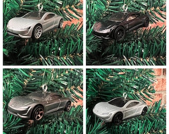 Adorno navideño de Tesla Roadster. ¡Juego de 4! ¡Comprado para programas de educación física y deportes!