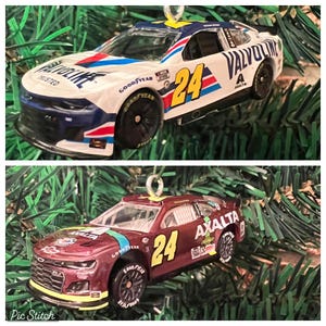 ¡Adorno navideño del coche de carreras NASCAR #24 de William Byron! ¡Elige uno! ¡Tu compra apoya los programas de educación física y deportes!