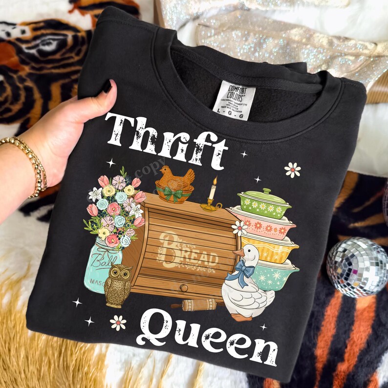 Thrift Queen Shirt, Thrift Aesthetic Tee, Vintage Shopping Lover Gift, Grandma Core, Vintage Hen Thrifted Shirt afbeelding 10