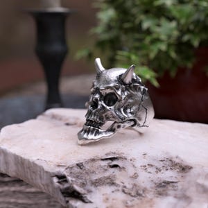Horned Demon Skull Ring, 925 Sterling Silver Gothic Ring, Handmade Biker Jewelry, Devil Skull Ring with Horns, Men&#39;s Statement Ring, Gift