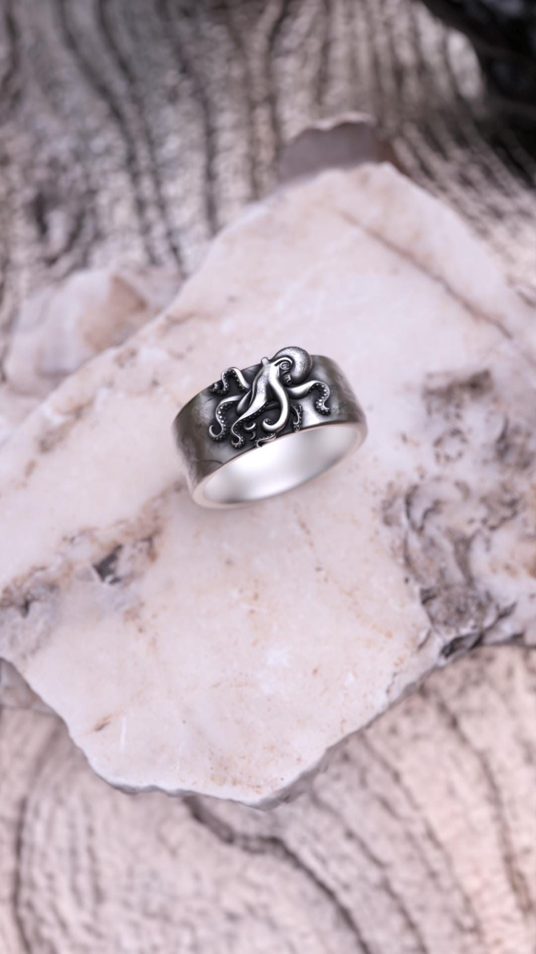 Anello in argento sterling ossidato con polpo: gioielli nautici