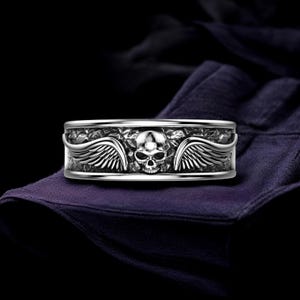 Gothic Skull Wings Ring, 925 Sterling Silver Biker Band, Unique Gothic Jewelry, Men's Statement Ring, Oxidized Skull Ring with Wings Design