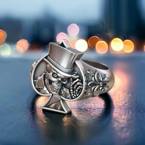 Anillo de sombrero con picas y naipes de calavera en plata de ley 925, joyería gótica hecha a mano, unisex, pieza llamativa, banda ajustable, regalo único