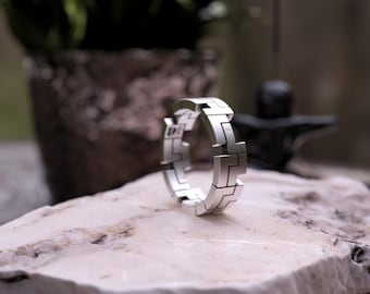 Sterling Silver Geometric Puzzle Ring: Modern Interlocking Band
