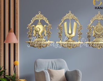 Väggdekoration i mässing med ram av shankha chakra Namah | Väggdekoration i Shankha chakra tilak | Väggdekoration i mässing med vishnusymboler, heminredning av TBH