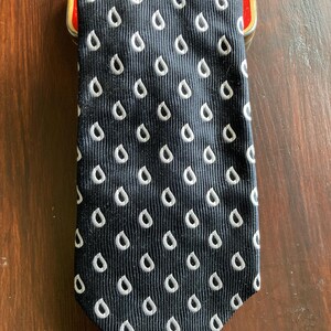 Svart Kenzo sidenslips med tårdroppar, Kenzo-logotypfoder, Tillverkad i Italien,