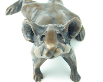 Pugnacious mouse bronze sculpture around 7 inches nose tip to tail tip. Objet d'art metal ornament and luxury paperweight.