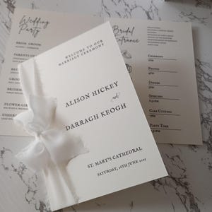 8 ページの礼拝順序 | 結婚式の小冊子 | 8 ページのデジタル ダウンロード | Canva | ミサの小冊子 | ミニマル | カトリック | 複数ページ