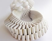 ORIBBON geweven lint ketting Wit / Grijs met kralen magnetische sluiting