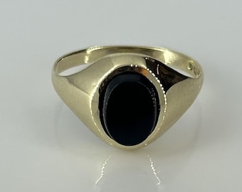 9ct Gold Onyx Signet Ring. Ref: SH4847