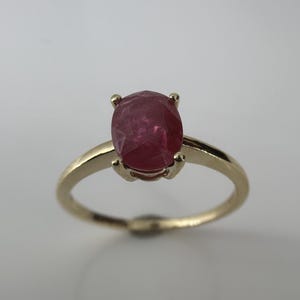 Ring med rubin i 9 karat guld. Ref: SH6652