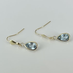 9 Karat Gold Blautopas Tropfen Ohrringe. Ref: SH4502