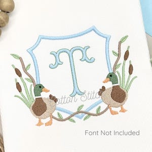 Canard colvert monogramme écusson motif de broderie Machine, canard colvert avec écusson de roseaux motif de broderie point de remplissage
