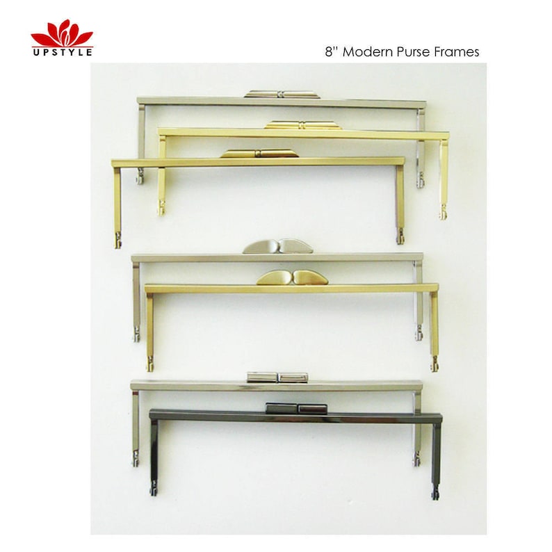 Pu&ograve; includere: Cinque telai per borse moderne da 8 pollici in diverse finiture: argento, oro e nero. I telai sono in metallo e hanno un design semplice ed elegante.