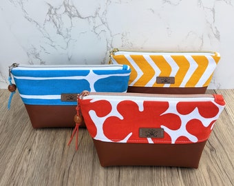 Pochettes à fermeture éclair en tissu Marimekko - Trousse à maquillage portefeuille colorée - Accents en cuir végétalien - Prêt à expédier par UPSTYLE