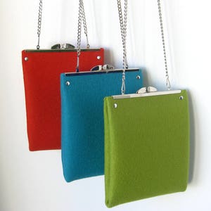 Bolso de bolso crossbody de fieltro en verde brillante, turquesa y rojo - Regalo para ella - Mínimo moderno - Listo para enviar - Incluye correa de cadena