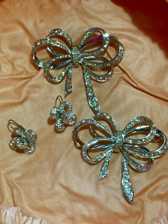 Set of three items: brooch KJL for Avon and earri… - image 8