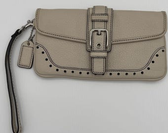 Coach bag Leather Buckle Wristlet Beige Silver Trim