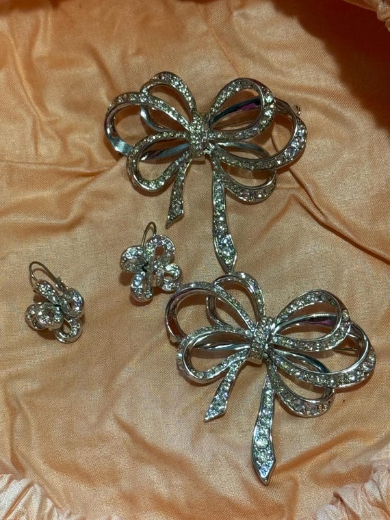 Set of three items: brooch KJL for Avon and earri… - image 2