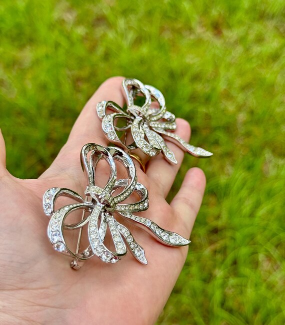 Set of three items: brooch KJL for Avon and earri… - image 3