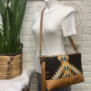 Wool and leather crossbody bag, caramel brown leather, Rancho Arroyo black wool fabric, brown leather crossbody bag, southwest crossbody bag