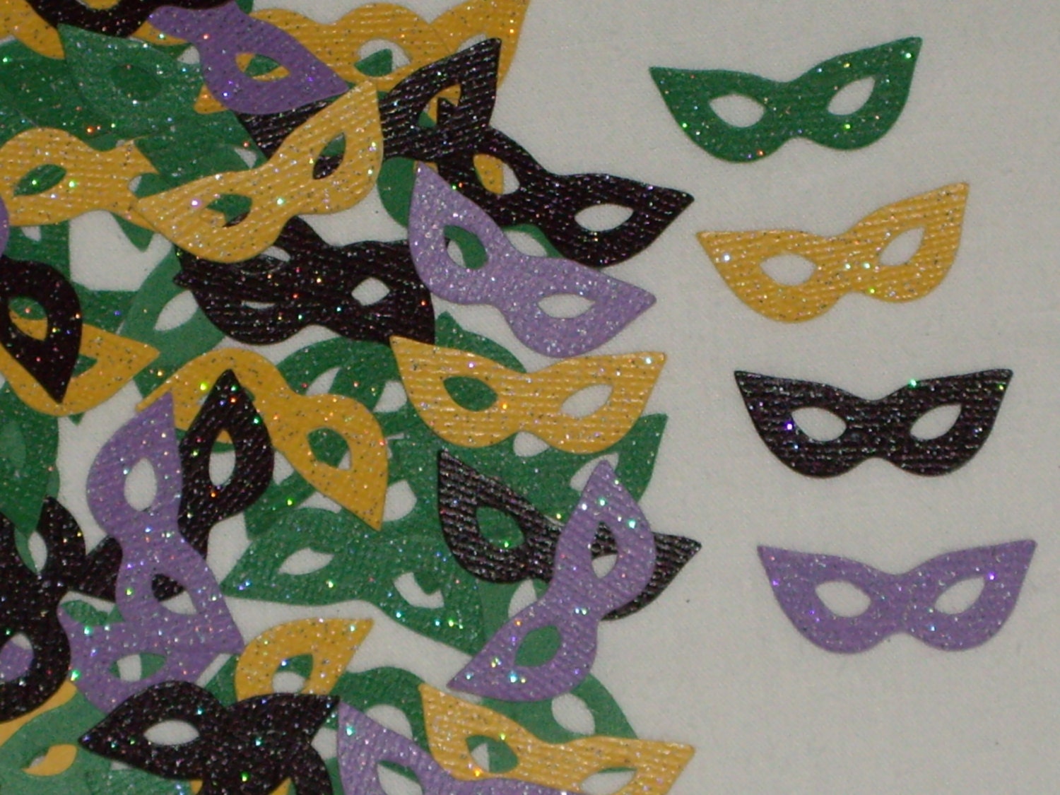 FREE SHIPPING Mini Mardi Gras Glittered Cat Eye Masquerade Mask Confetti