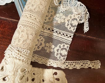 Tall Beehive Wood Spool with 4 lace Pieces,,,B