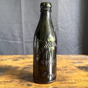 Antique Mid-1800s Glass Bottle – Black/Green Glass – Treadway & Perry Breweries Bottle
