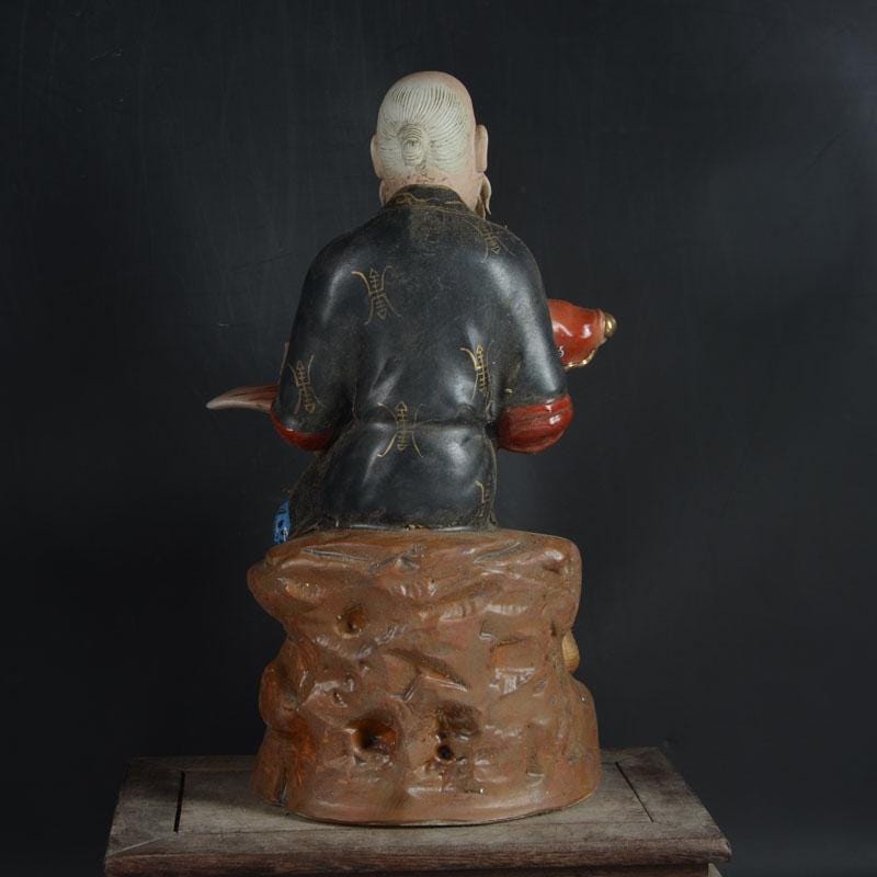 中国　置物　漁 Chinese fisherman being taken aboard from the sailing junk