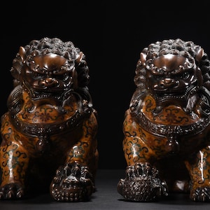Anciens Lions de Foo Dogs Cloisonnés, Chine : Gardiens du temple floraux en émail