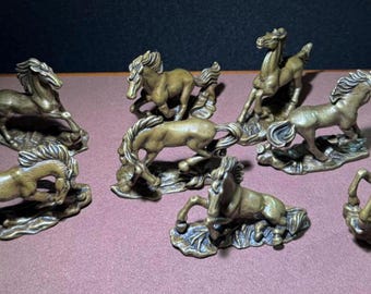 Juego de ocho figuras de caballos de latón macizo vintage / Mini estatuas de caballos de bronce / Decoración Feng Shui