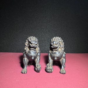 Statues antiques de lion Tiantie : chiens gardiens chinois Foo, paire