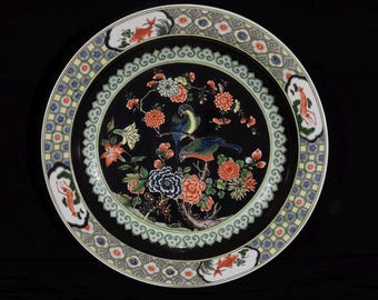 Plato Qing Kangxi Famille Rose: plato antiguo de porcelana con forma de pájaro y peonía