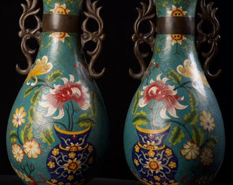 Antike chinesische Cloisonné-Vasen: Florales Bogu-Design, Doppel-Drachen-Griffe