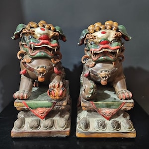 Antique Shiwan Ceramic Beijing Foo Dogs Pair – Hand-Painted Guardian Lions – Chinese Folk Art Collectible Home Décor