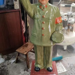 Big Chinese Cultural Revolution Porcelain Figurine–Chairman Mao Zedong Statue|1960s Propaganda Art Collectible|Red Era Historical Home Decor