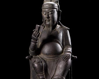 Estatua antigua china de bronce de Guan Gong leyendo los Anales de Primavera y Otoño, escultura vintage de figura sentada de Guandi en cobre