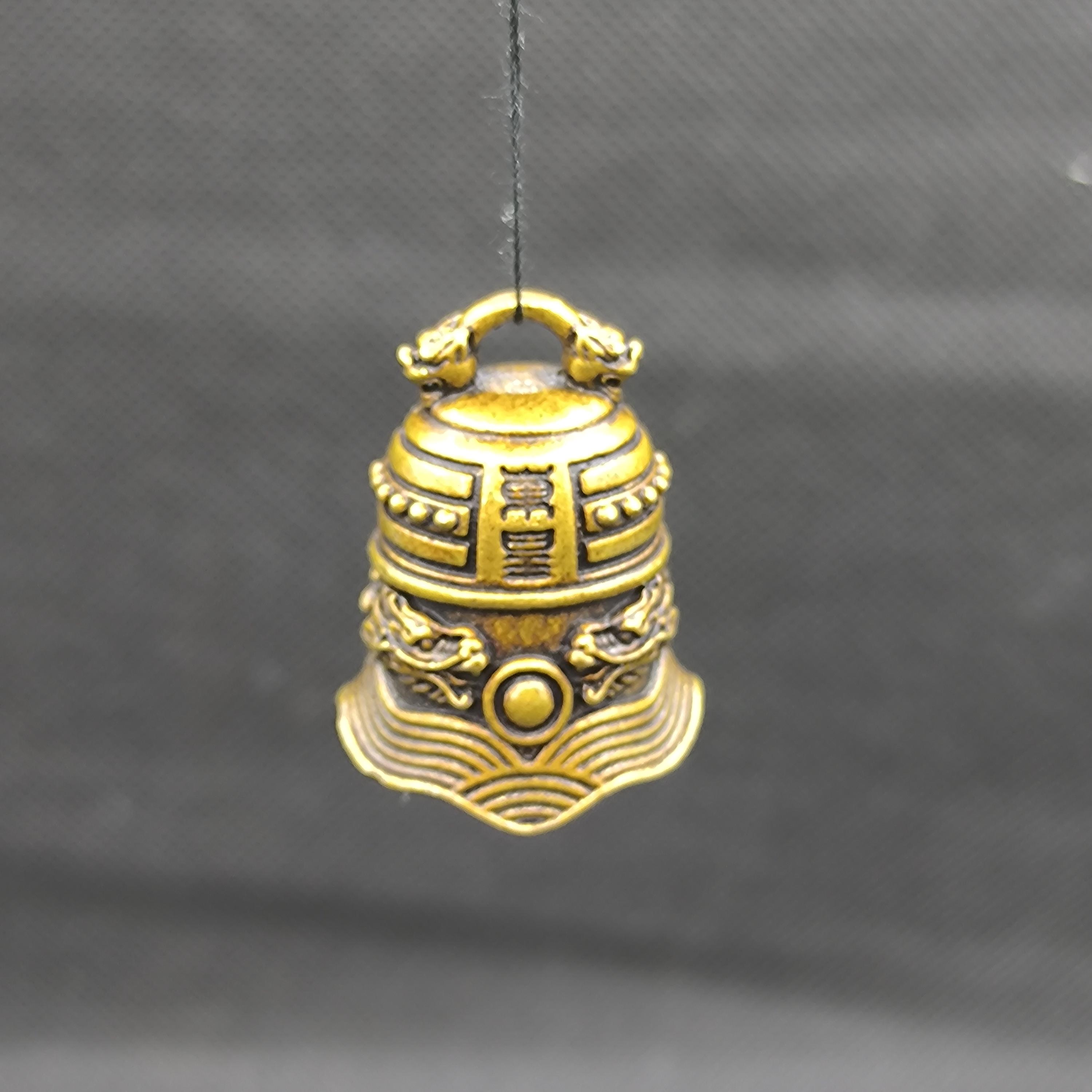 幸運を呼ぶ　チベットの寺院　銅の鈴と特注品の飾り台 チベット仏教「悪魔払いの聴鈴」小さな銅鈴ハロウィンギフト - Etsy 日本