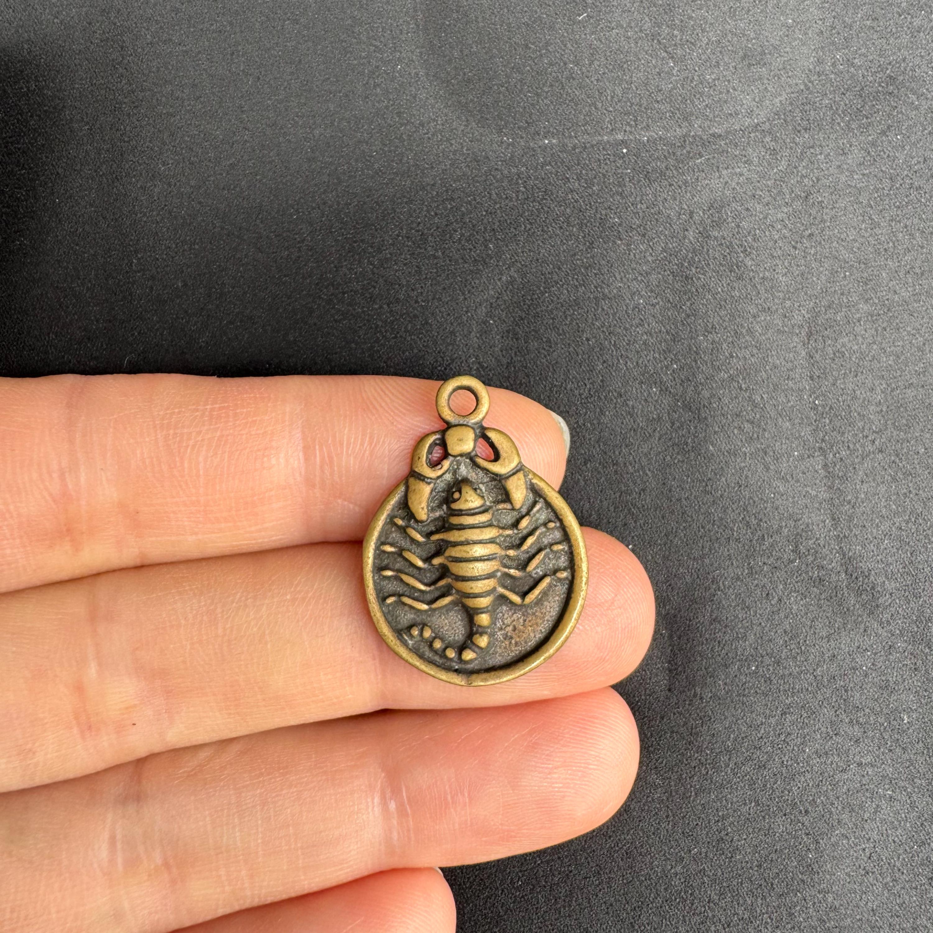チベット青銅製仏教護符：金剛杵、仏陀、ドルジェのお守り - Etsy 日本