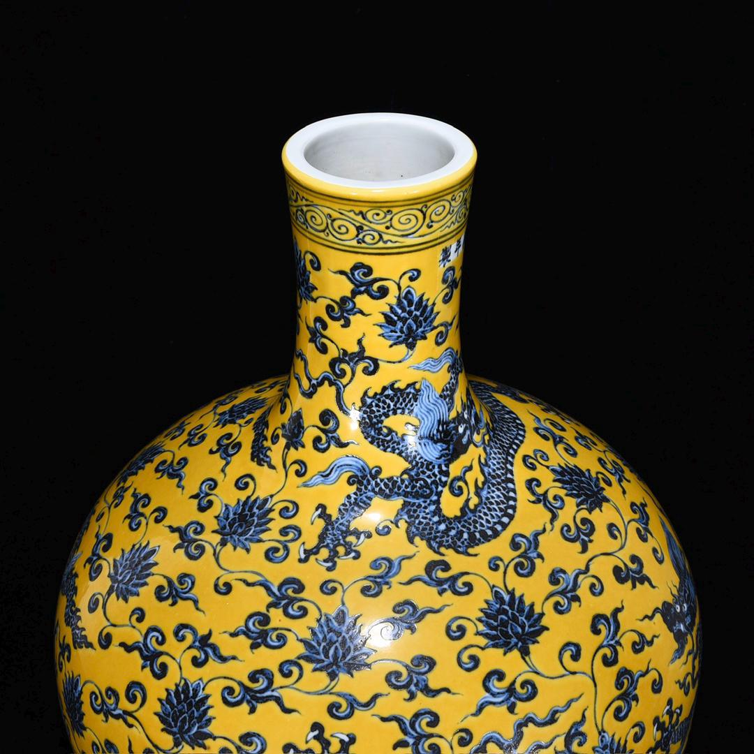 古代中国　磁器　花瓶 明宣徳様式の龍花瓶：中国のアンティーク磁器コレクション - Etsy 日本