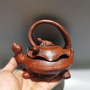 Yixing Zisha Teapot – Linggui Turtle Handle Design, Handmade Chinese Gongfu Tea Pot, Hongni Red Clay 300cc，Perfect tea enthusiasts